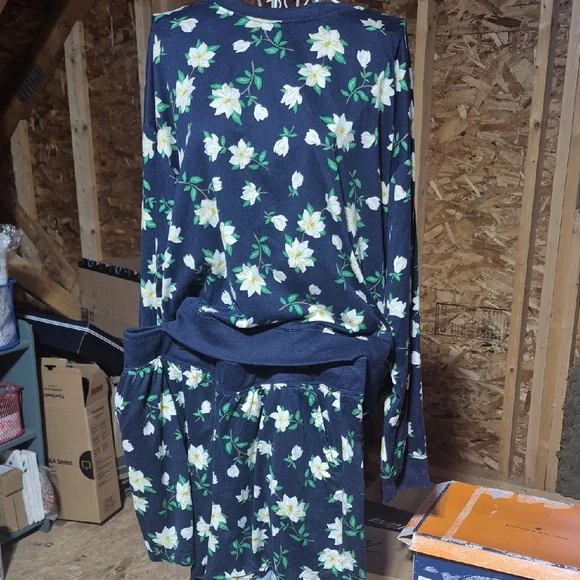 Draper James Navy Floral Lounge Set - Picture 4 of 10